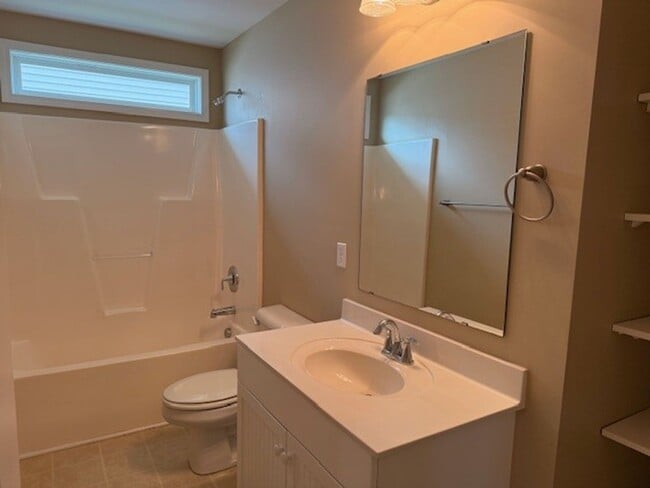 Building Photo - Home is located in Avendale-Rocky Point address but Topsail School District