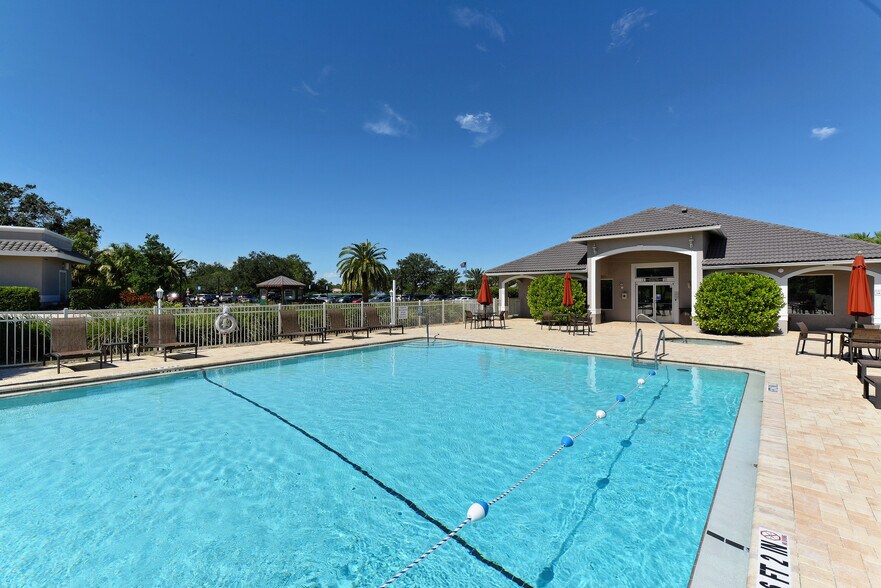 Building Photo - 9470 High Gate Dr