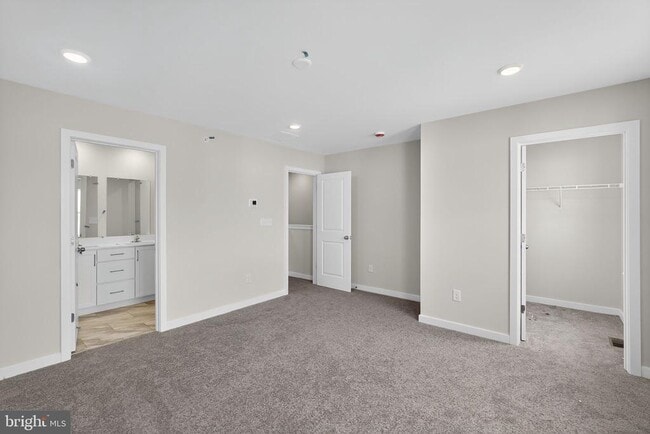 Building Photo - 5 Moran Pl