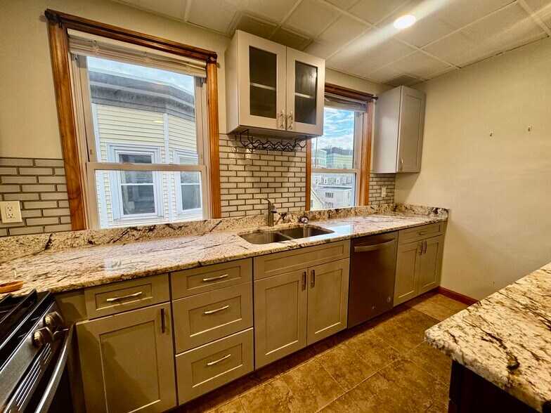 Building Photo - 372 Prospect St