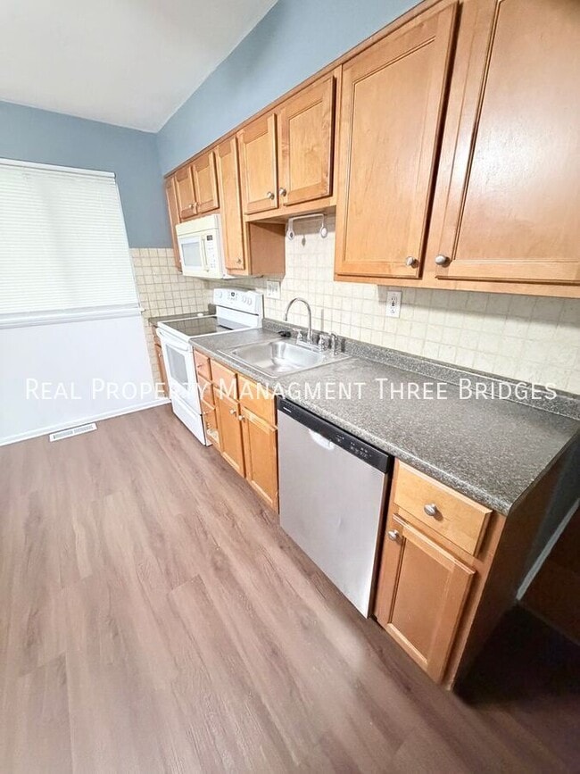 Building Photo - 7025 Richwood Ln