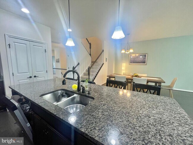 Building Photo - 5221 Sable Ct