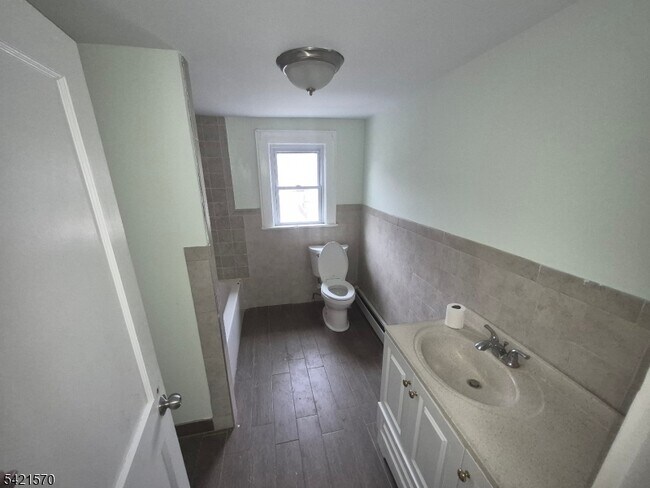 Building Photo - 596 Meyersville Rd