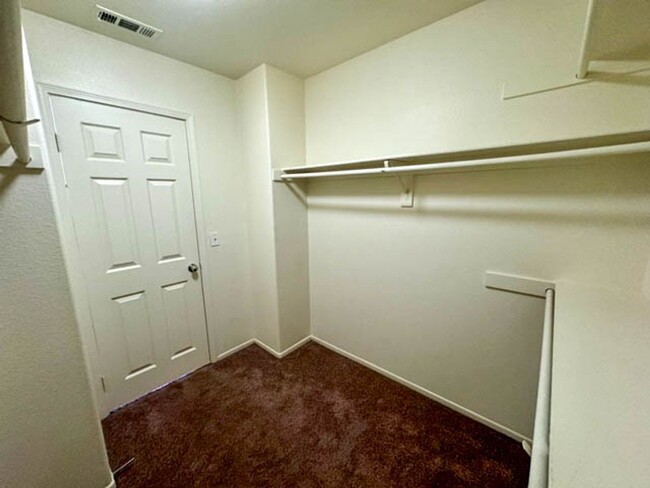 Building Photo - 3 bedroom Murrieta Condo in the gated Will...