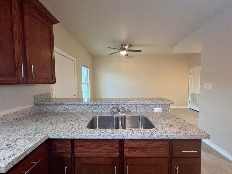 Building Photo - 2904 E Lyon St