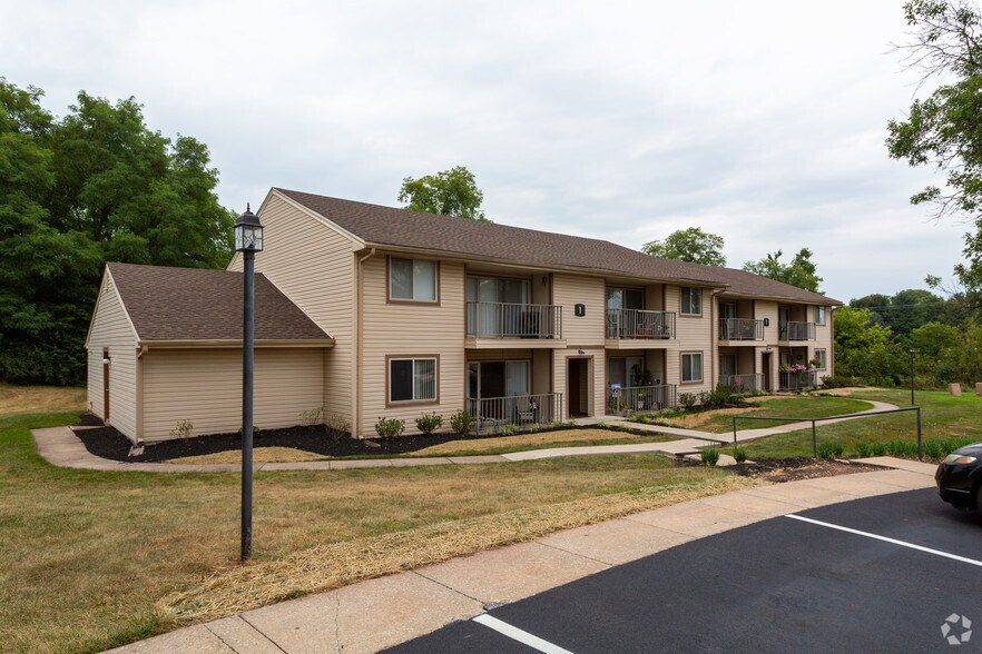 Rolling Hills Apartments 1701 Taxville Rd York PA 17408 Apartment