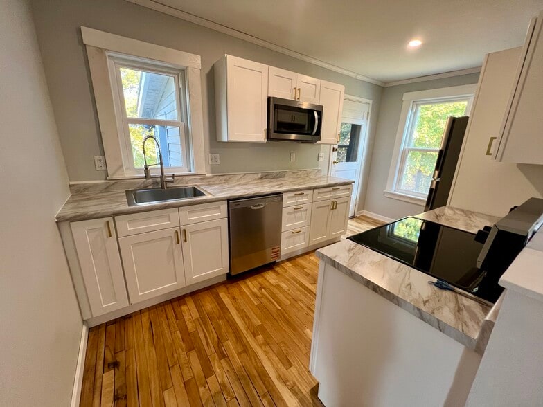 Building Photo - 413 Hammond St