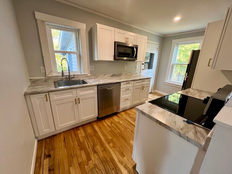 Primary Photo - 413 Hammond St