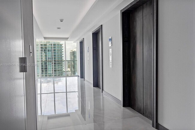 Building Photo - 16445 Collins Ave