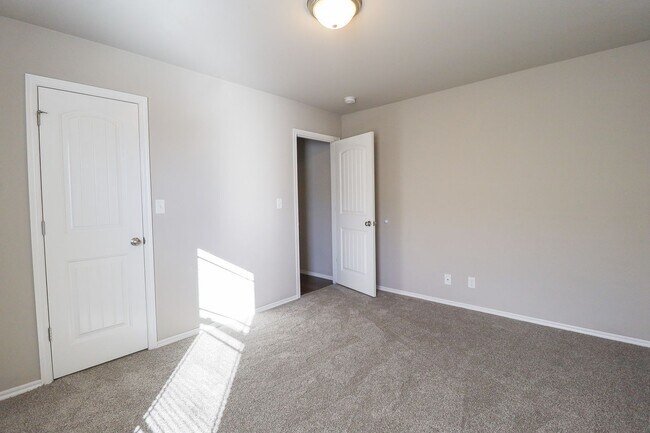 Building Photo - 3 Bed | 2 Bath in Broken Arrow!