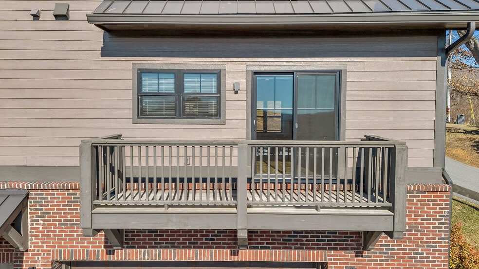 Building Photo - 203 Wallace Cir