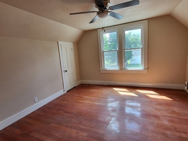 Building Photo - 608 W Calhoun St