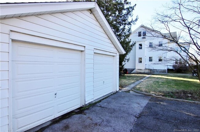 Building Photo - 85 Plymouth Rd