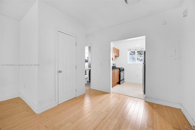 Building Photo - 320 85th St
