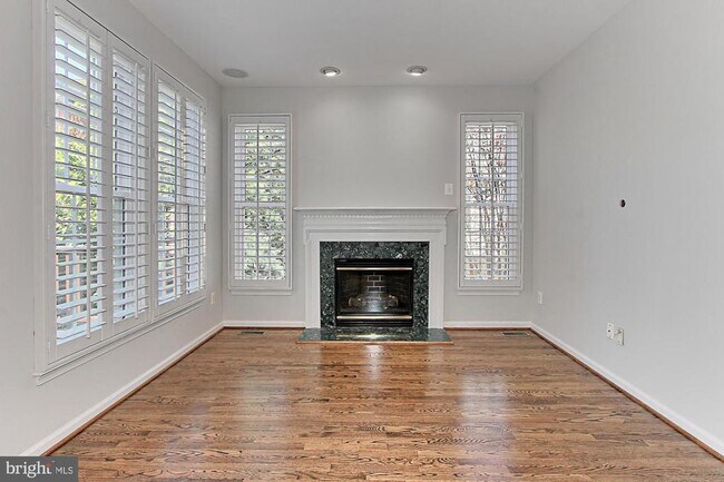 Building Photo - 5120 Grimm Dr