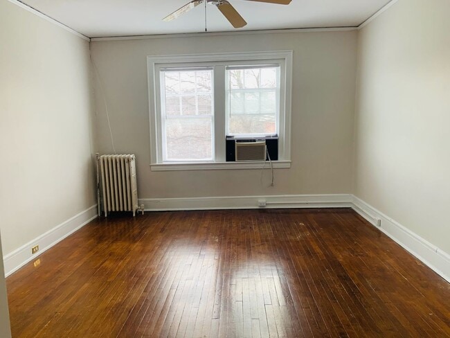 Building Photo - 1 BR, 3rd floor Apartment in Downtown Greensboro, Water & Heat Included