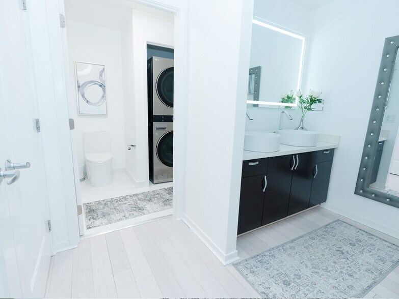 Building Photo - 88 King St