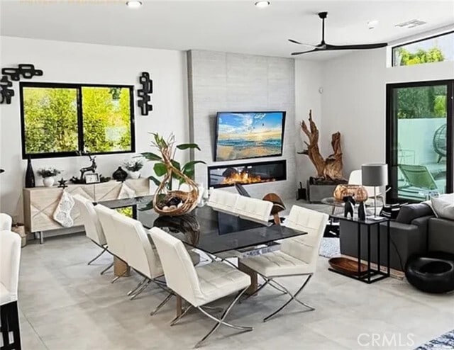 Building Photo - 555 S Sunrise Way