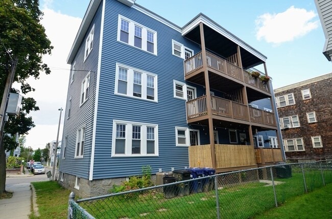 Building Photo - 103 Welles Ave