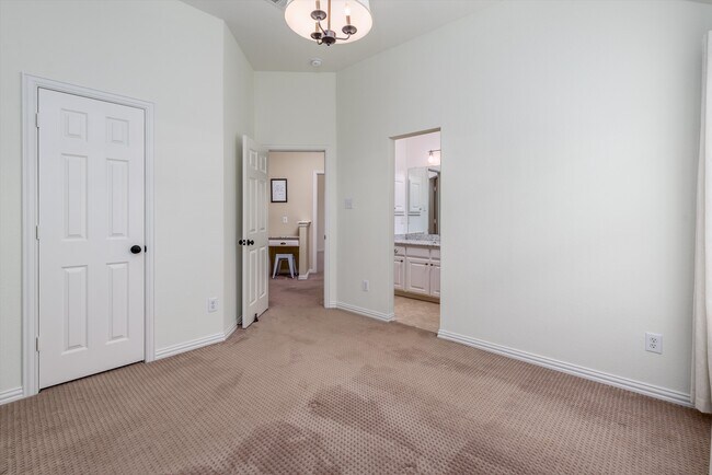 Building Photo - 5055 Navajo Dr