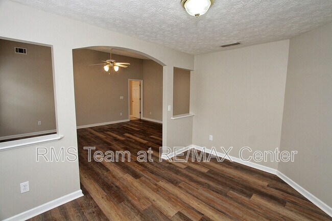 Building Photo - 1490 Creek Pointe Cir