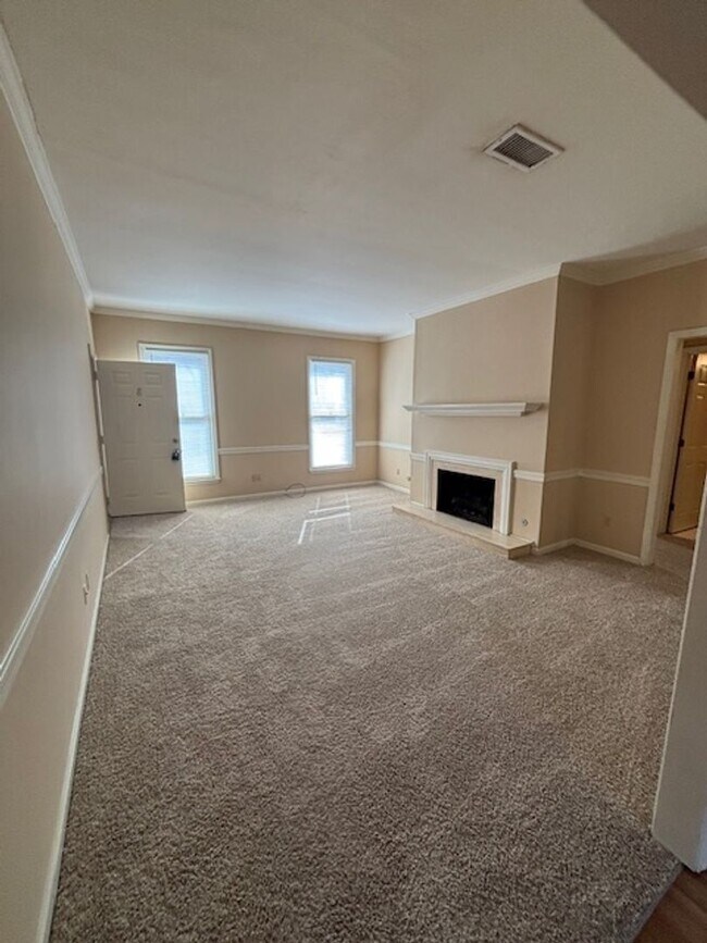 Building Photo - Beautiful; Wynnton Condo