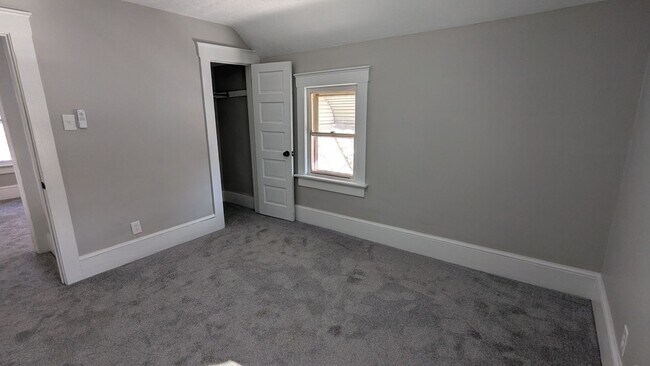 Building Photo - Welcome to this newly renovated, 3-bedroom home located in the heart of Akron