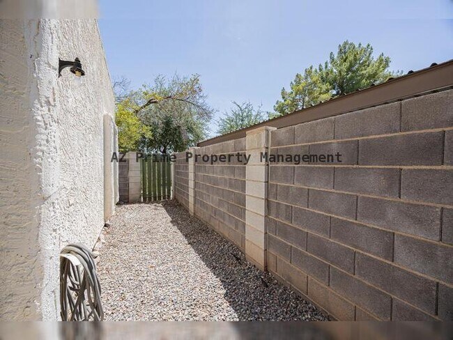 Building Photo - 625 S Allred Dr