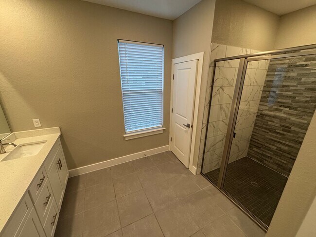 Building Photo - INCREDIBLE 4 Bedroom, 2 Bathroom Home in Poinciana!