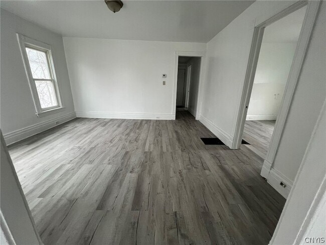 Building Photo - 229 Kellogg St