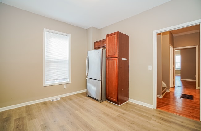 Building Photo - 392-394-394 N Garfield Ave