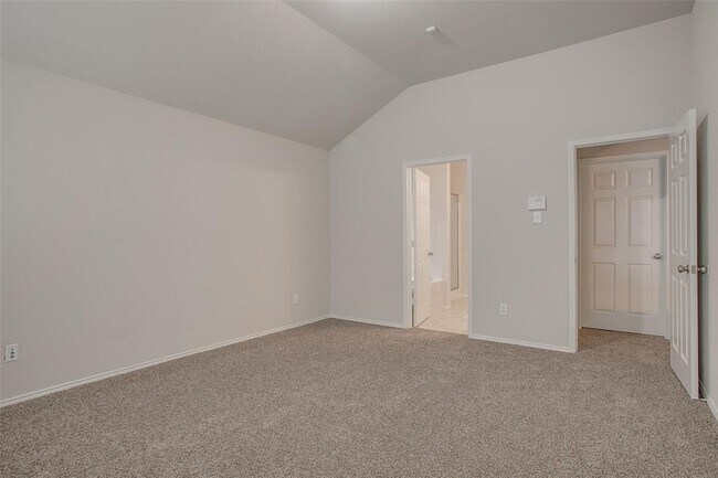 Building Photo - 6000 Stirrup Iron Dr