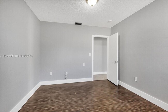 Building Photo - 10639 SW 113th Pl