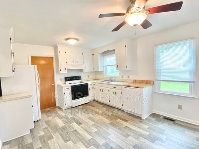 Building Photo - 180 Lori Cir