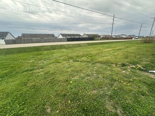 Building Photo - 1651 W Kole Dr