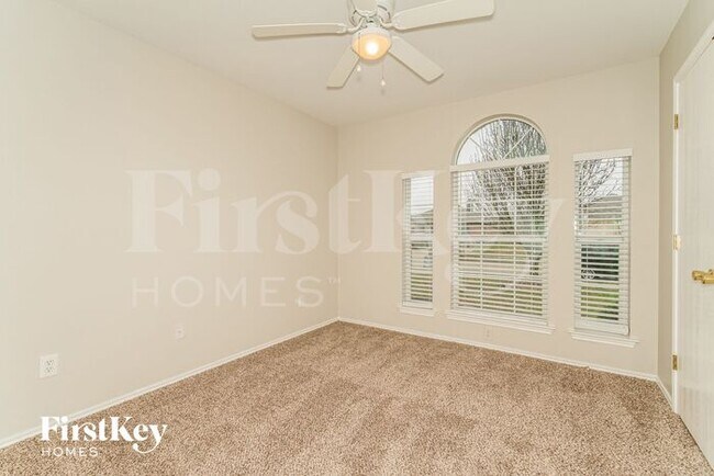 Building Photo - 207 Amherst Dr
