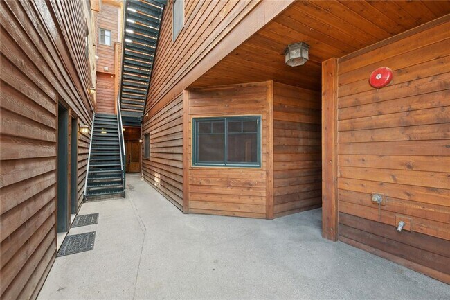 Building Photo - 150 Adams St