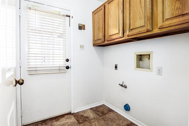 Building Photo - 505 Heathgate Dr