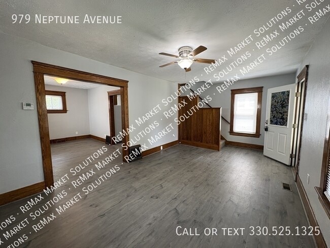 Building Photo - 979 Neptune Ave