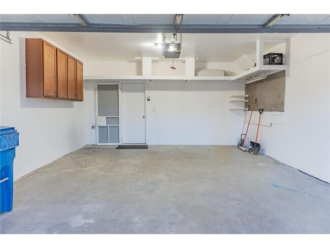 Building Photo - 112X Crystal Pl W