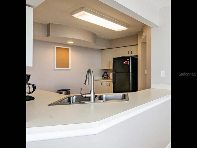 Building Photo - 6081 Bahia Del Mar Cir N