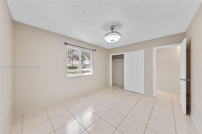 Building Photo - 10525 SW 77th Ct