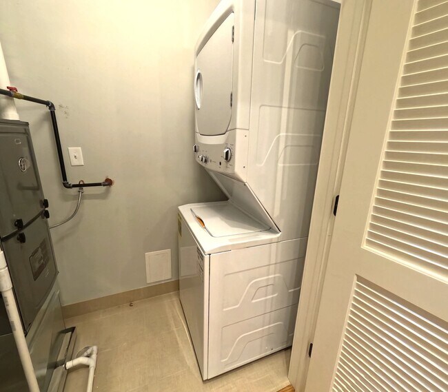 Building Photo - 3473 S Archer Ave