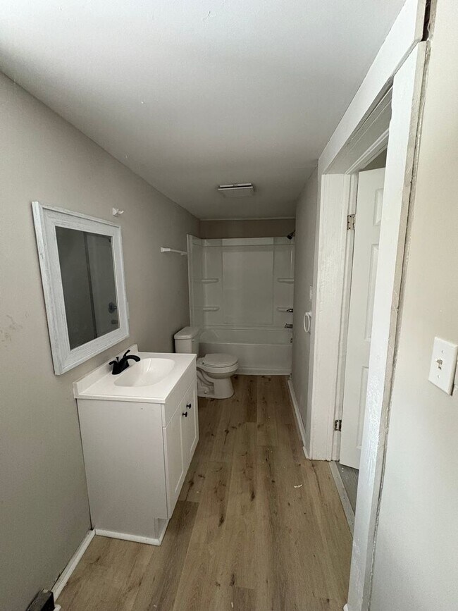 Building Photo - $875, 1bd/1ba + bonus room - High Point!