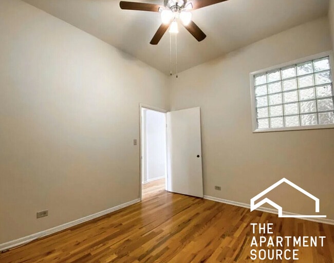 Building Photo - 1511 W Fullerton Ave