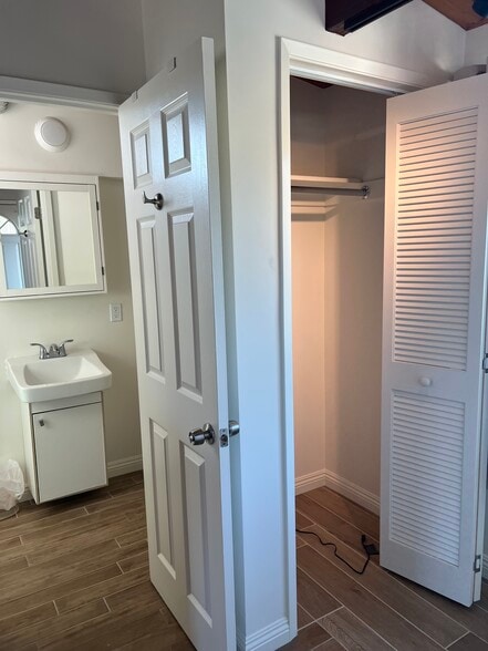 Building Photo - 3829 Rosemont Ave