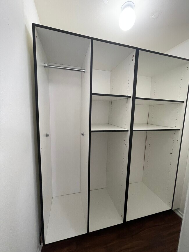 Building Photo - 4323 Leopold Pl