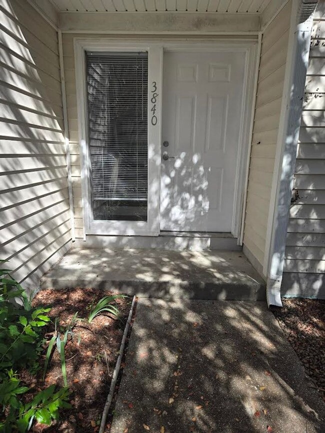 Building Photo - Wonderful 3 bedroom 1.5 bath Townhome in Williamsburg!