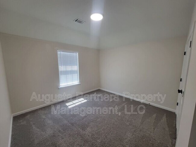 Building Photo - 6026 Clifford St