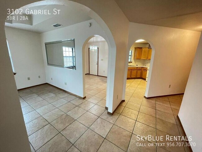 Building Photo - 3102 Gabriel St